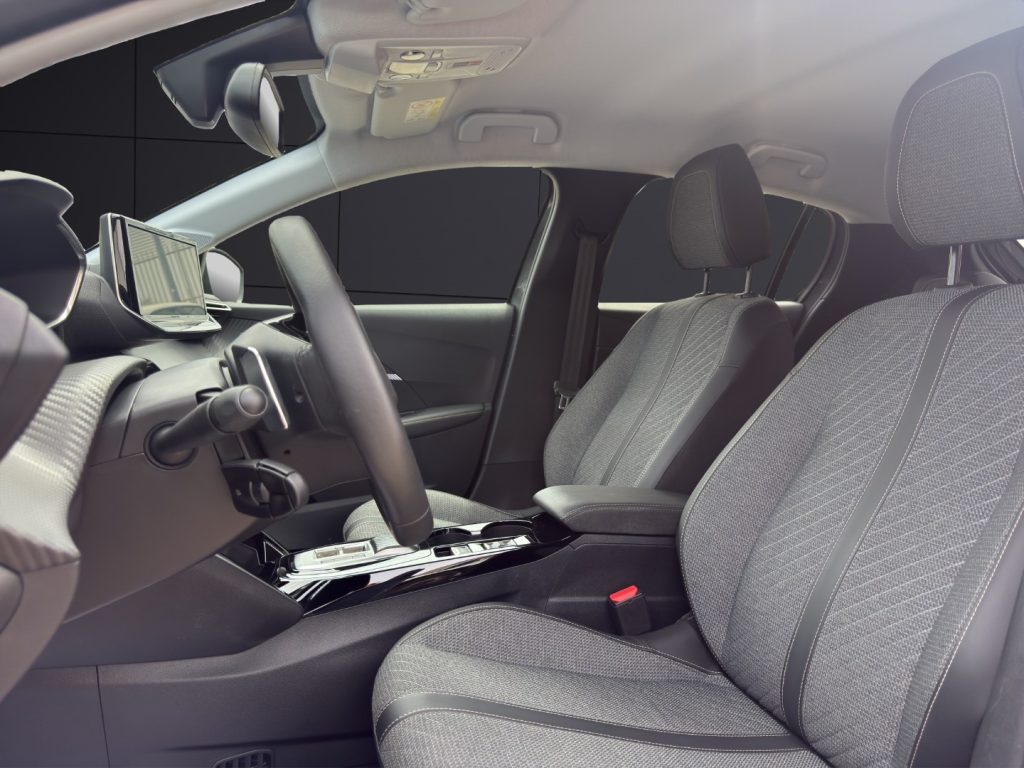PEUGEOT 208 Hybrid 110 e-DCS6 Allure - 9