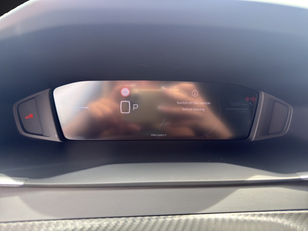 PEUGEOT 208 Hybrid 110 e-DCS6 Allure - 11