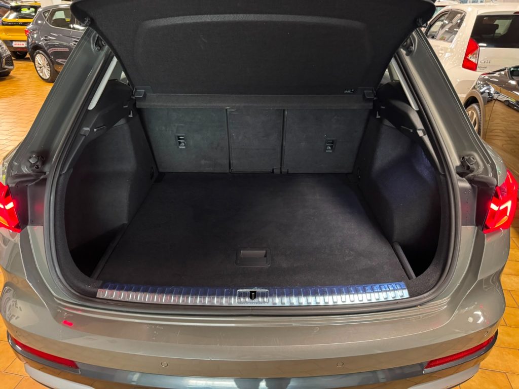AUDI Q3 35 TDI S tronic Business Advanced MATRIX - 8