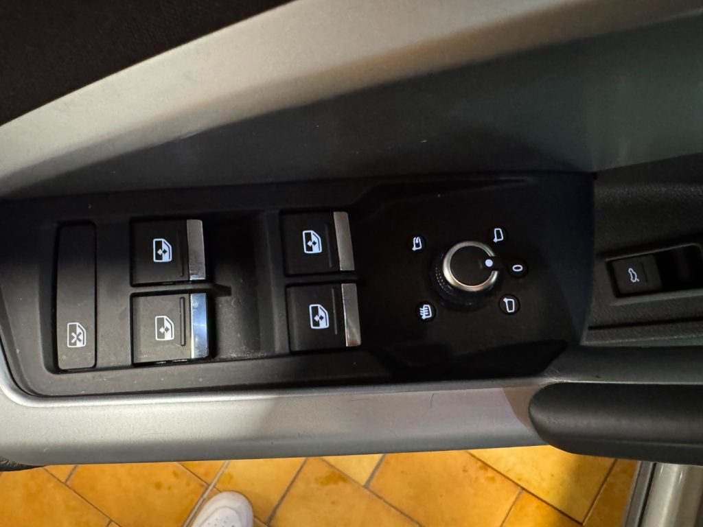 AUDI Q3 35 TDI S tronic Business Advanced MATRIX - 16
