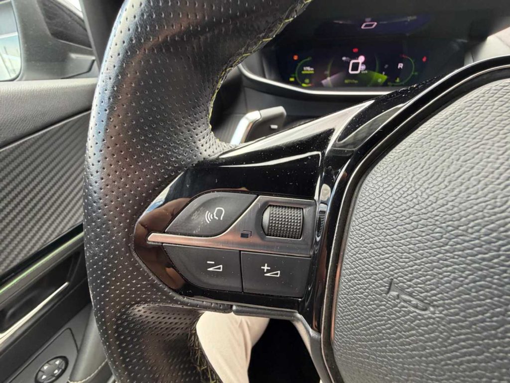 PEUGEOT 2008 BlueHDi 130 S&S EAT8 GT - 18
