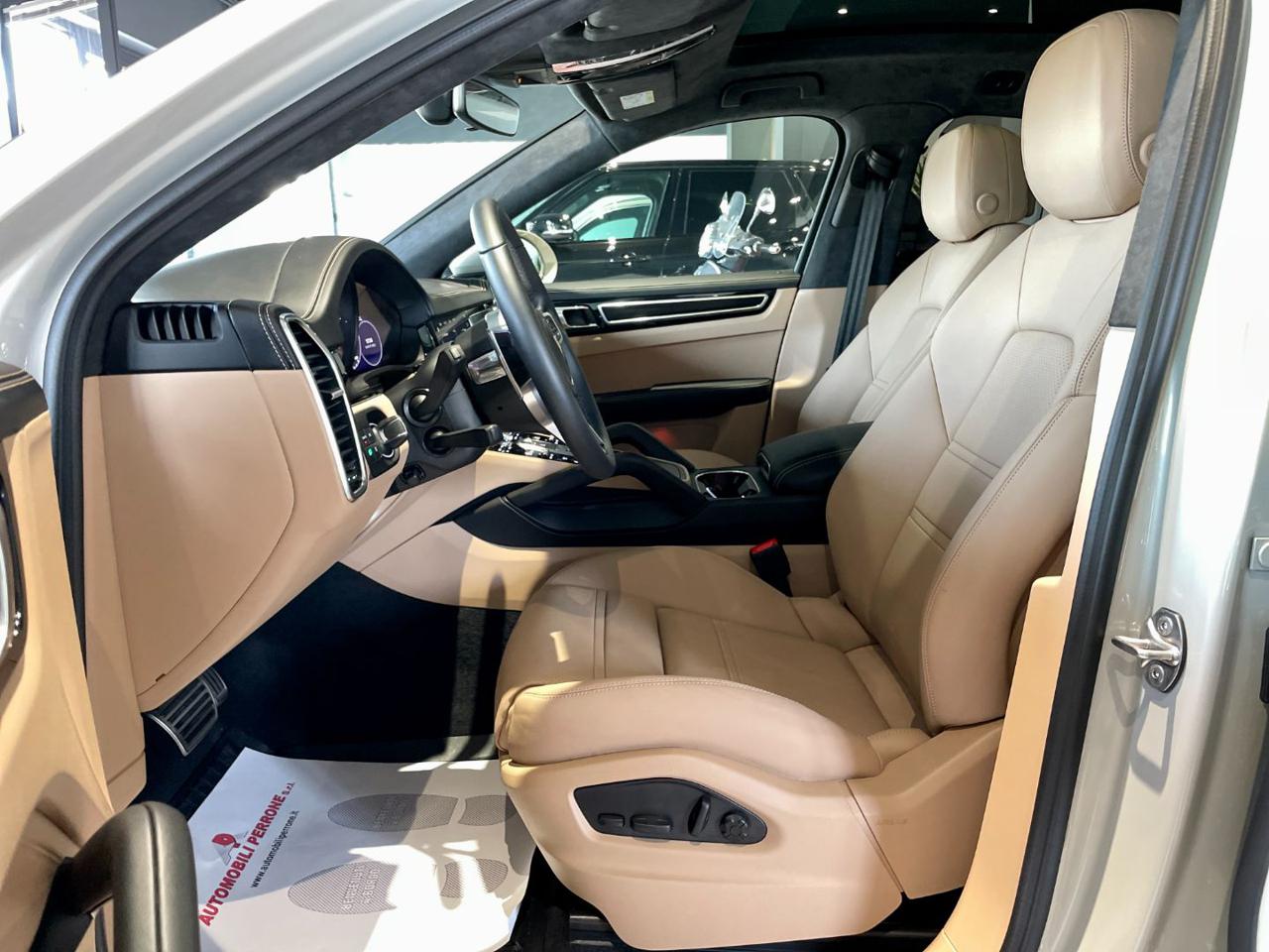 PORSCHE Cayenne Coupé 4.0 GTS  UNICA! - 9