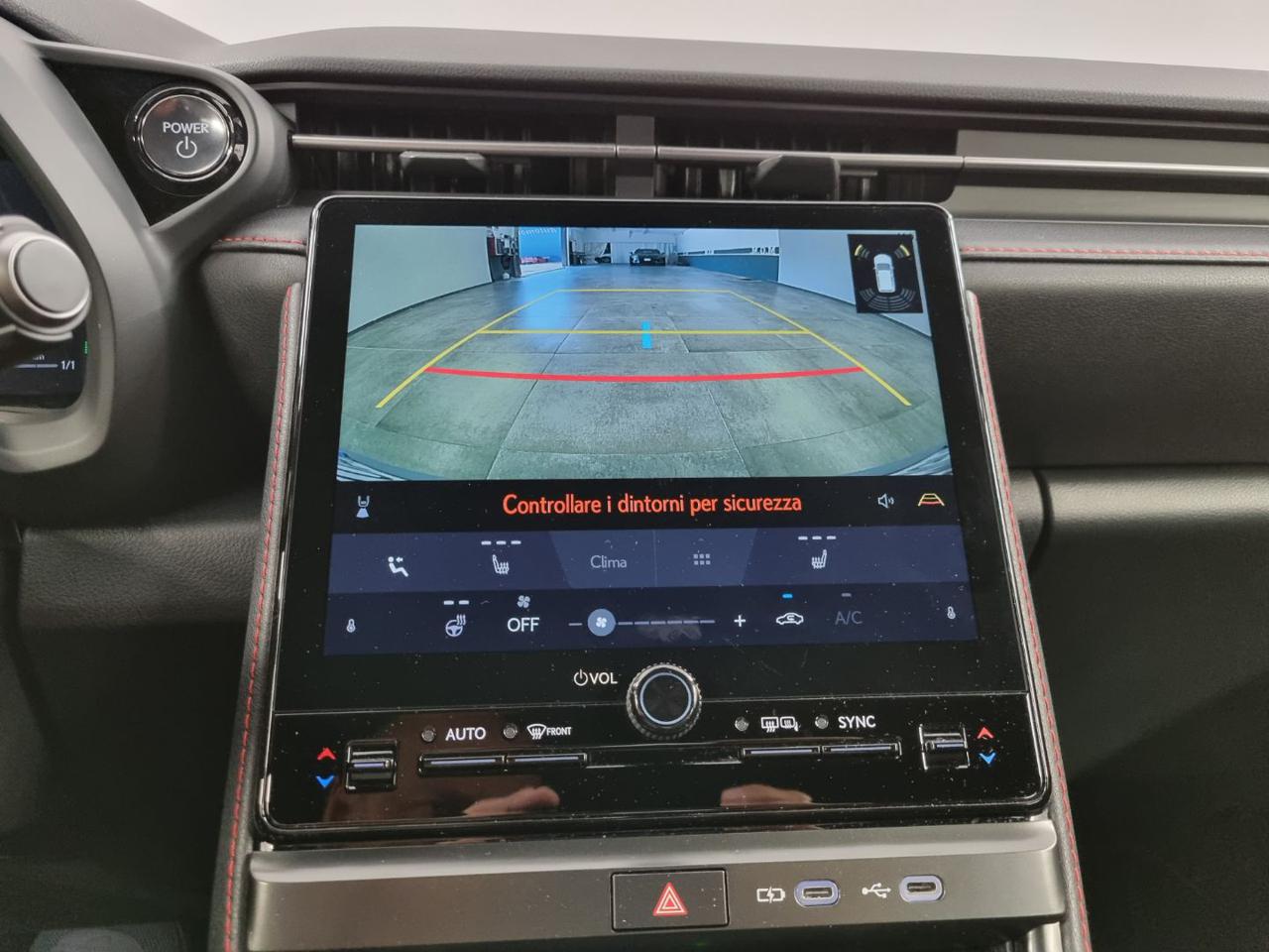 LEXUS LBX Hybrid 4WD Emotion - 13