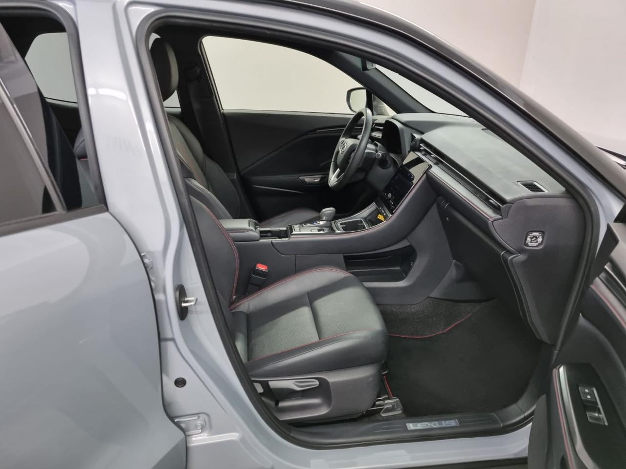LEXUS LBX Hybrid 4WD Emotion - 9