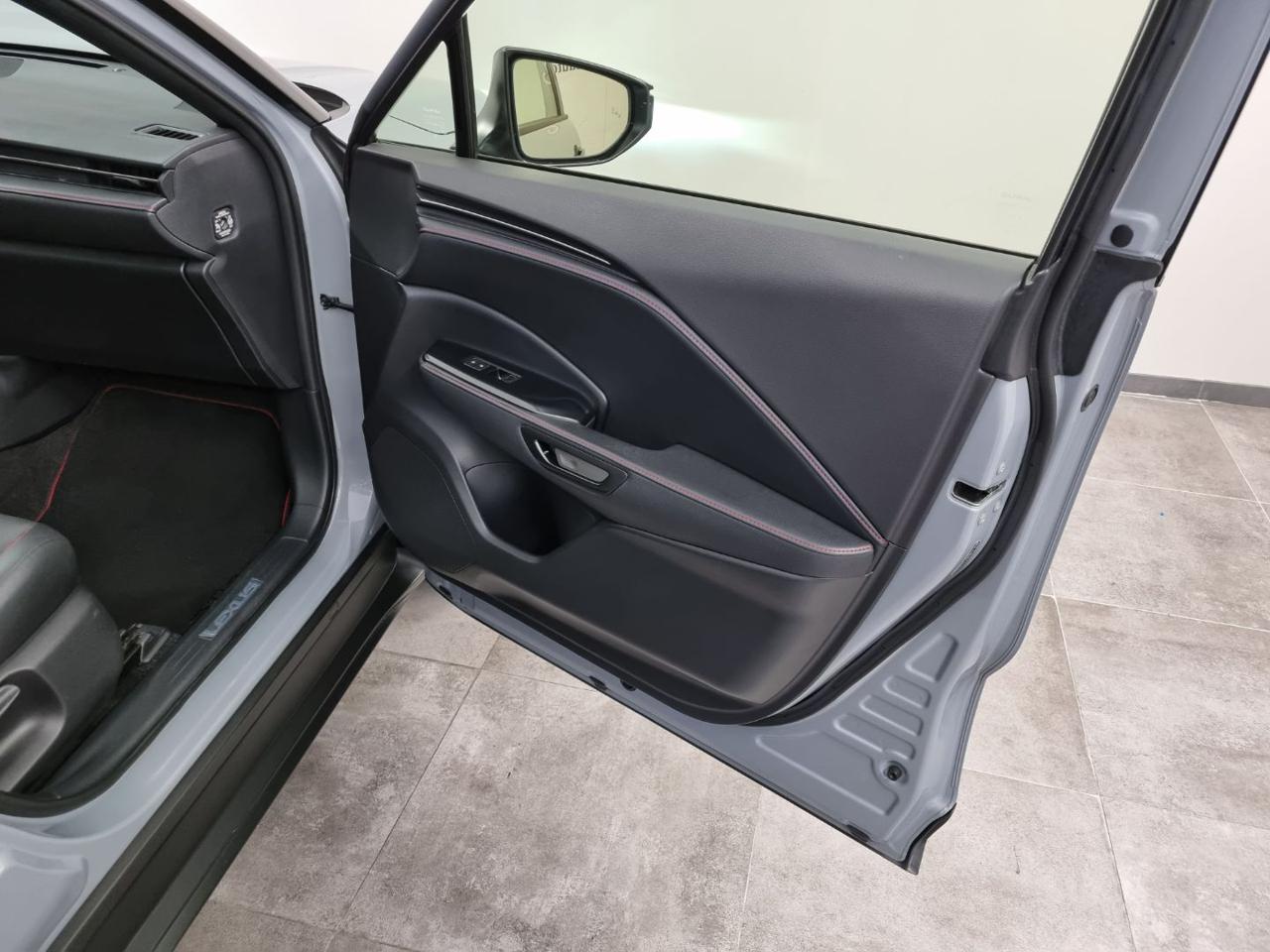 LEXUS LBX Hybrid 4WD Emotion - 19