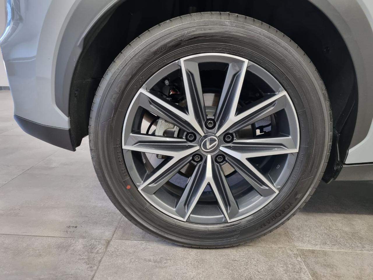LEXUS LBX Hybrid 4WD Emotion - 15