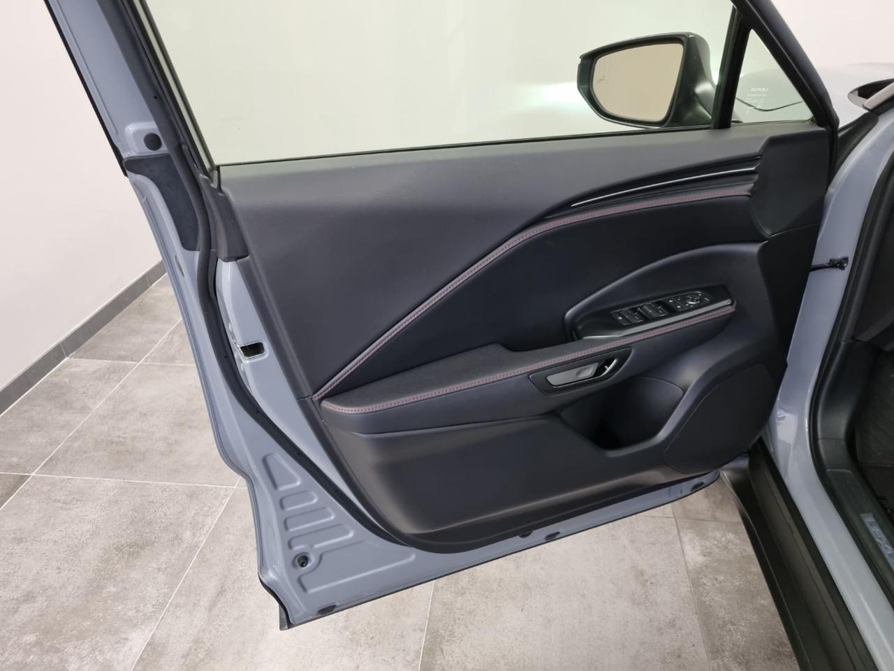 LEXUS LBX Hybrid 4WD Emotion - 18