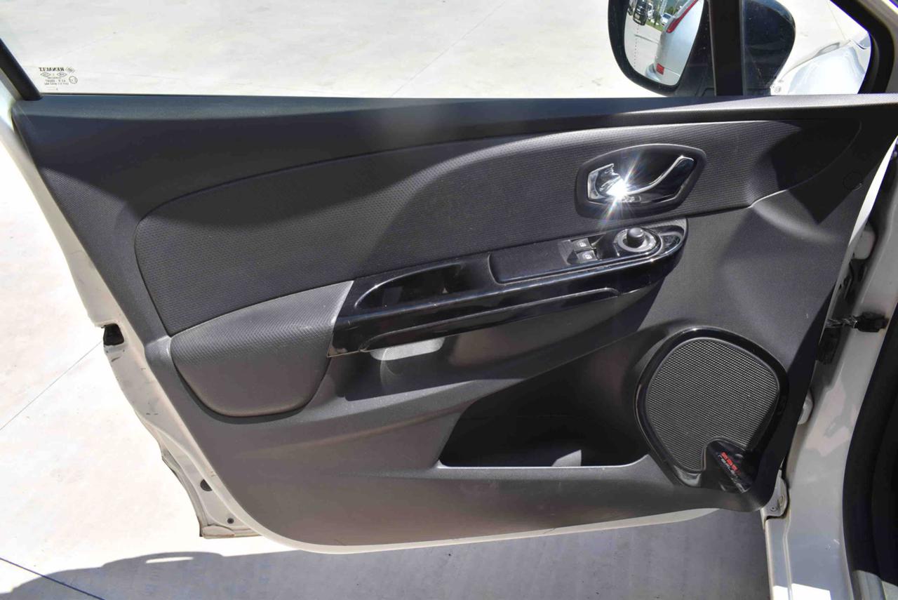 RENAULT Clio 1.5 dCi 8V 90CV Start&Stop 83gr 5 porte EcoBusines - 9