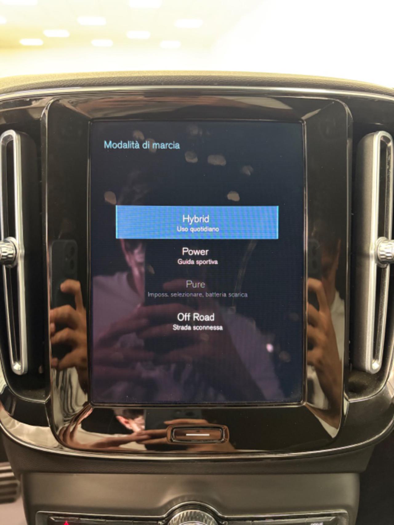 VOLVO XC40 T4 Recharge Plug-in Hybrid R-design FULL LED - 19