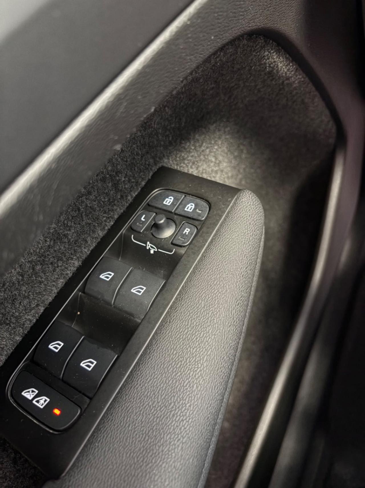 VOLVO XC40 T4 Recharge Plug-in Hybrid R-design FULL LED - 10