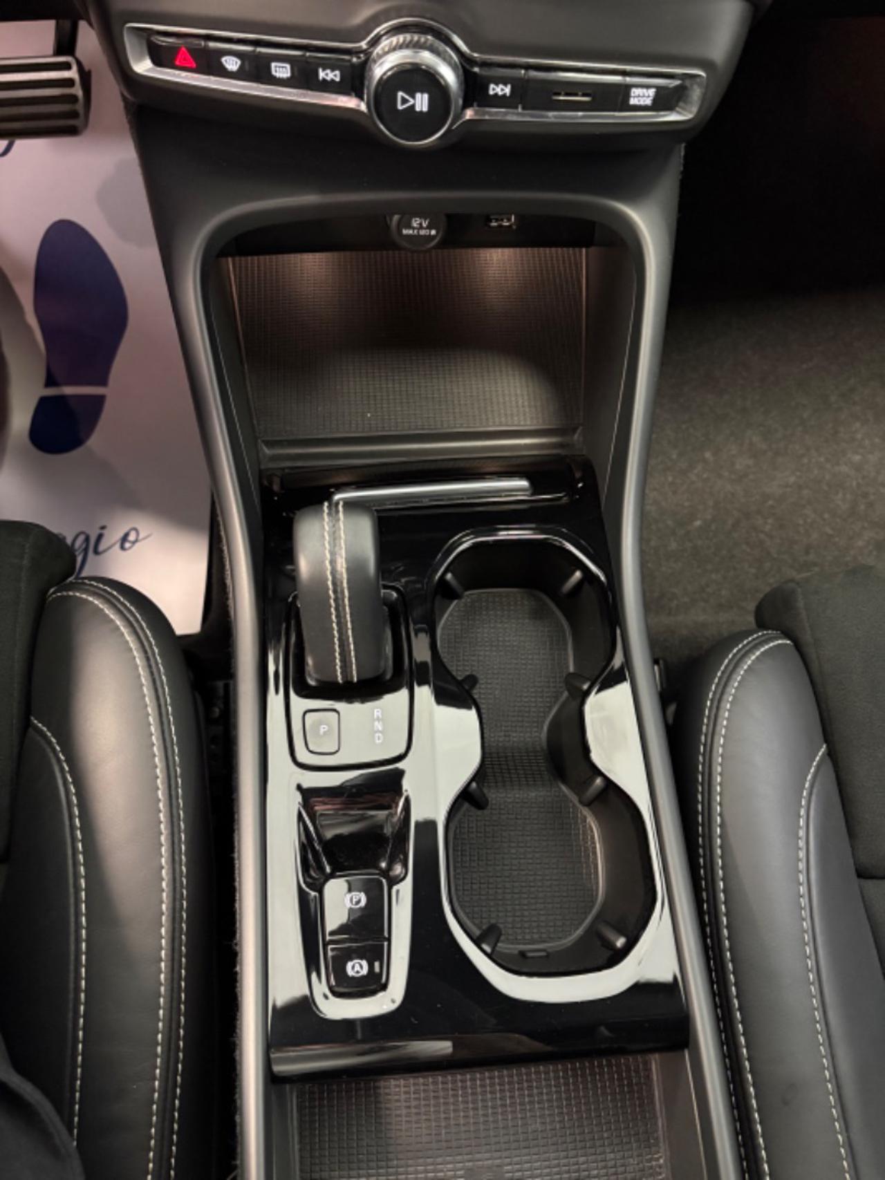 VOLVO XC40 T4 Recharge Plug-in Hybrid R-design FULL LED - 11