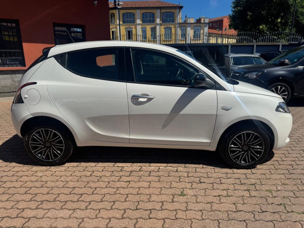 LANCIA Ypsilon 1.0 FireFly 5 porte S&S Hybrid Oro - 4