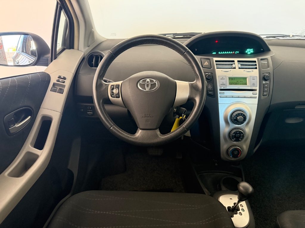TOYOTA Yaris 1.3 5 porte M-MT SOL - 10
