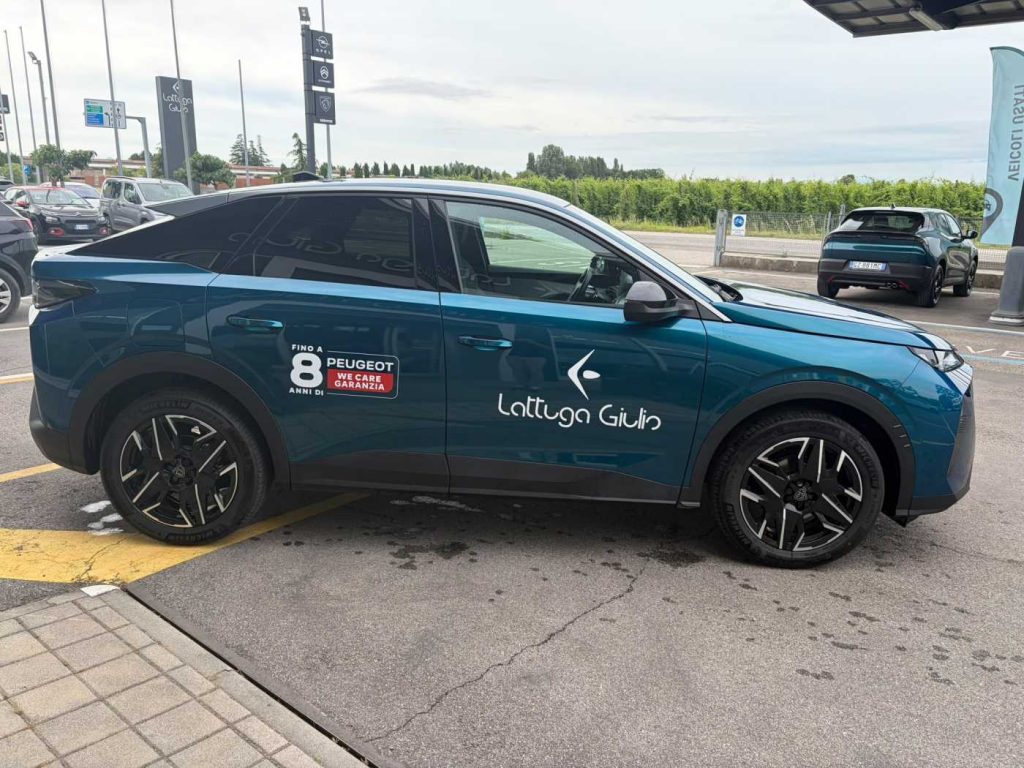 PEUGEOT 3008 Hybrid 145 e-DCS6 Allure - 5