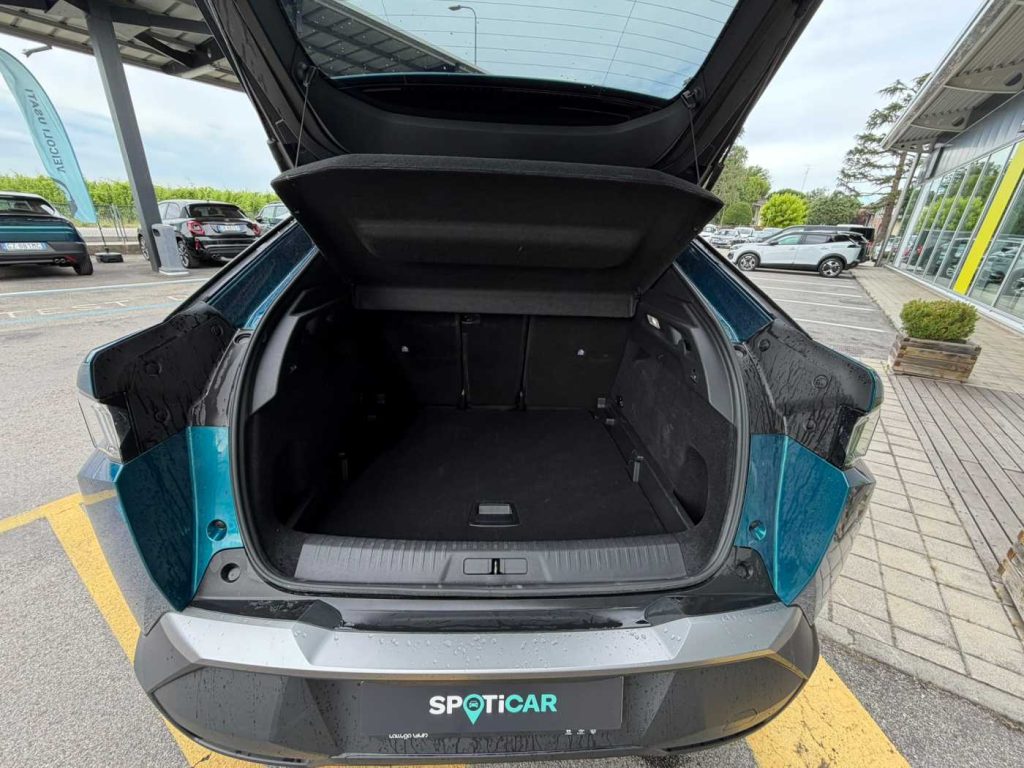 PEUGEOT 3008 Hybrid 145 e-DCS6 Allure - 10