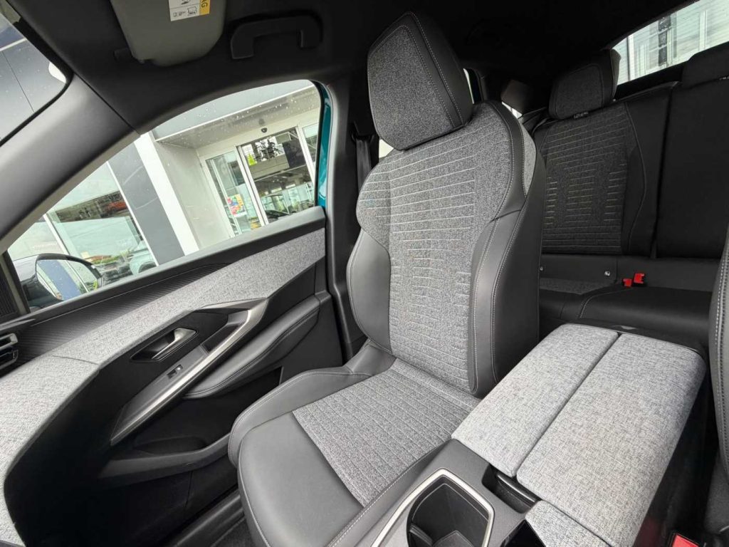 PEUGEOT 3008 Hybrid 145 e-DCS6 Allure - 18