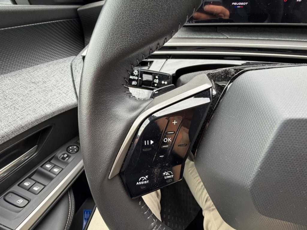 PEUGEOT 3008 Hybrid 145 e-DCS6 Allure - 19