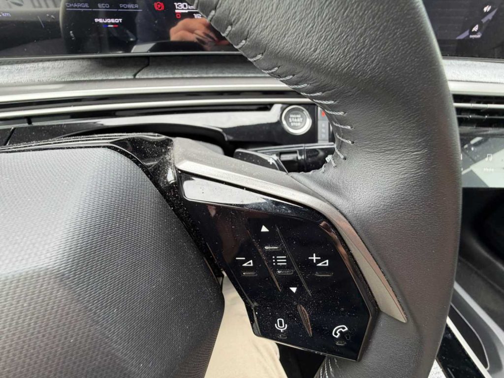 PEUGEOT 3008 Hybrid 145 e-DCS6 Allure - 20
