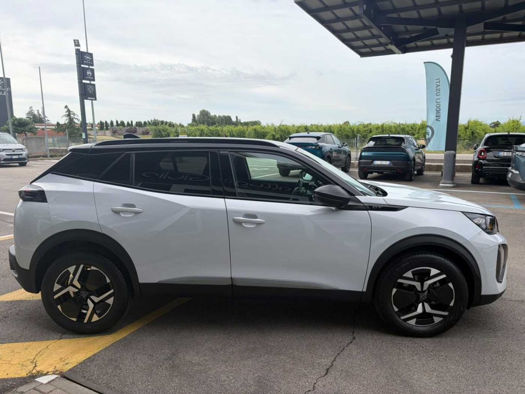 PEUGEOT 2008 Hybrid 145 e-DCS6 GT - 5