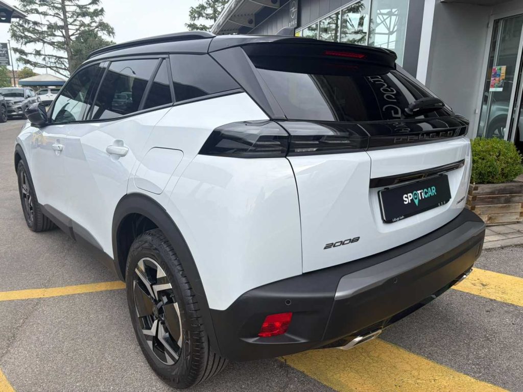 PEUGEOT 2008 Hybrid 145 e-DCS6 GT - 8