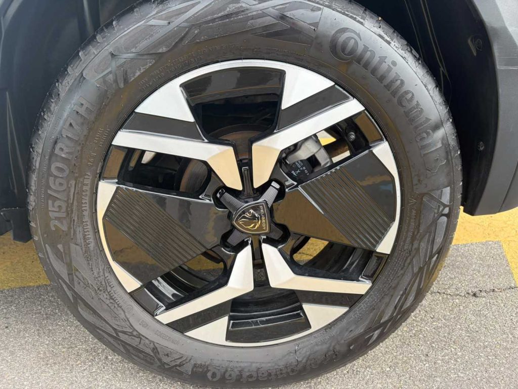 PEUGEOT 2008 Hybrid 145 e-DCS6 GT - 11