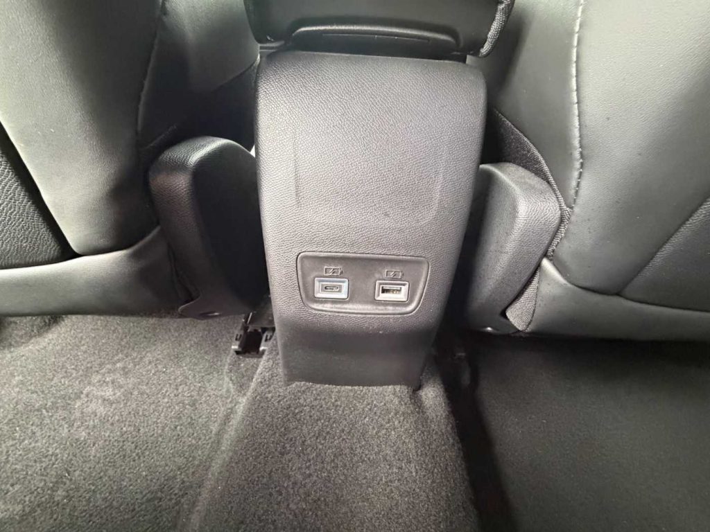 PEUGEOT 2008 Hybrid 145 e-DCS6 GT - 13