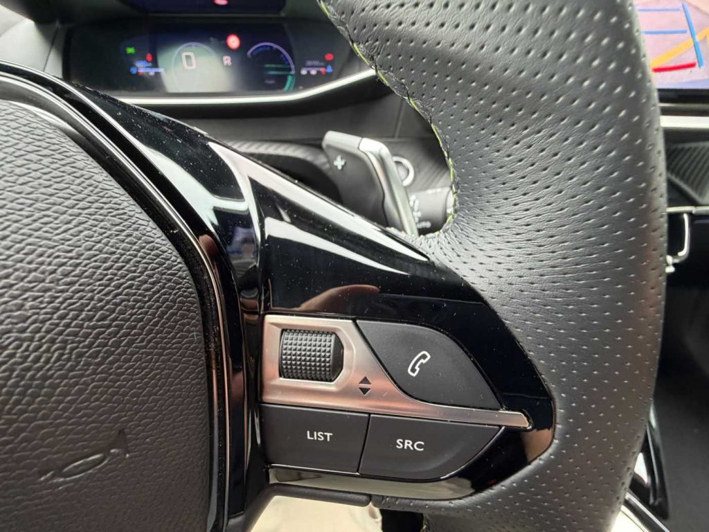 PEUGEOT 2008 Hybrid 145 e-DCS6 GT - 19