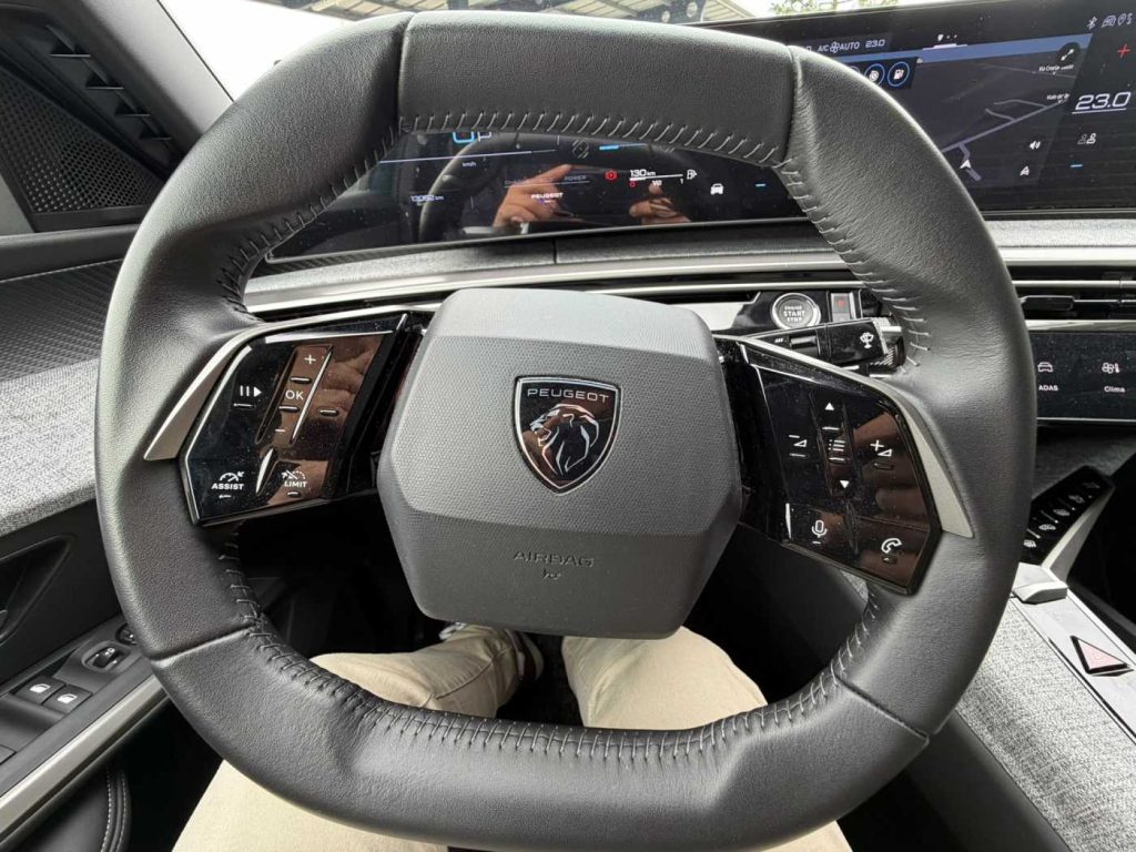 PEUGEOT 3008 Hybrid 145 e-DCS6 Allure - 15