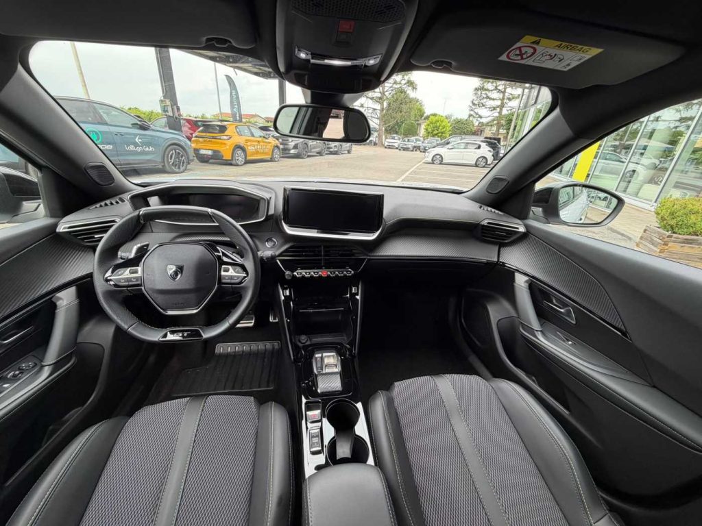 PEUGEOT 2008 Hybrid 145 e-DCS6 GT - 12