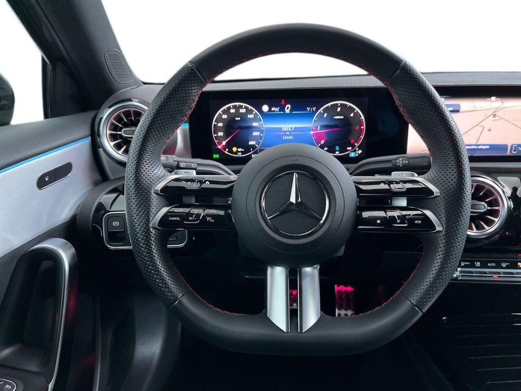 MERCEDES-BENZ A 200 d Automatic AMG Line Premium Plus - 11