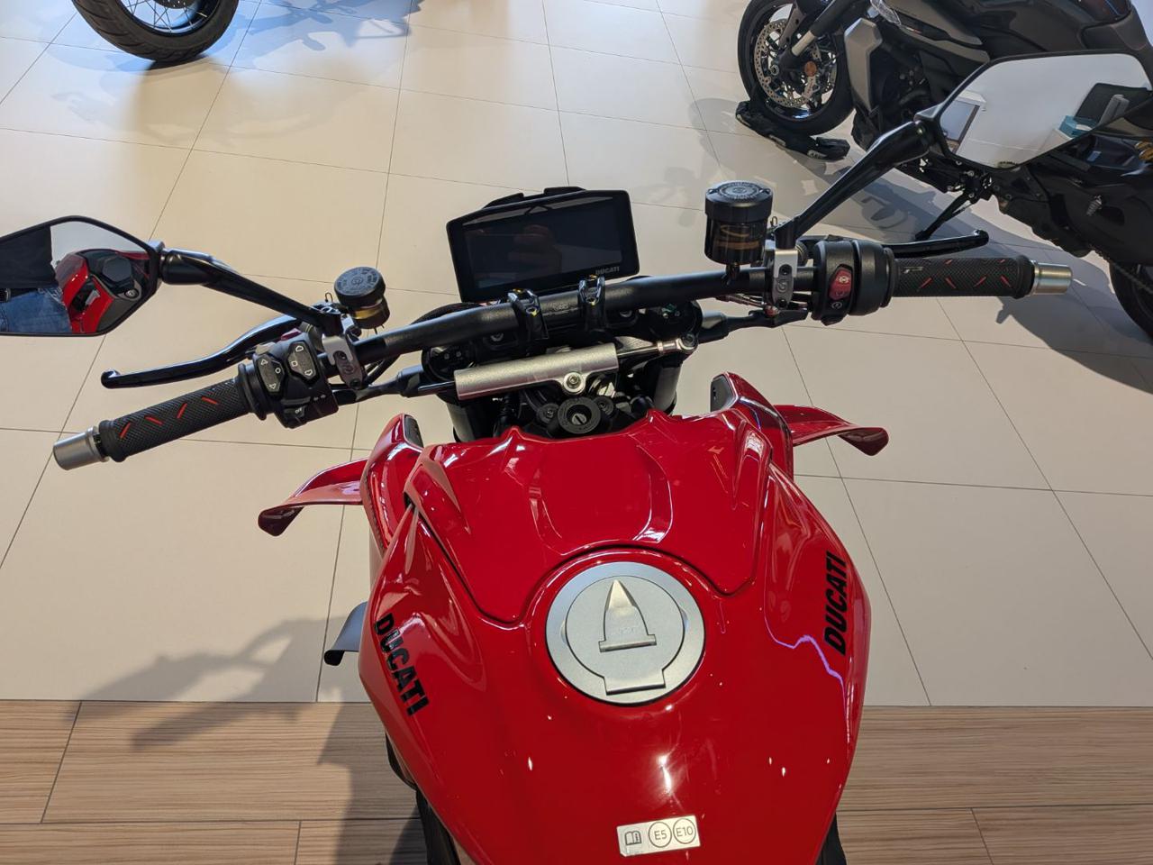 DUCATI Streetfighter V4 V4 RED - 7