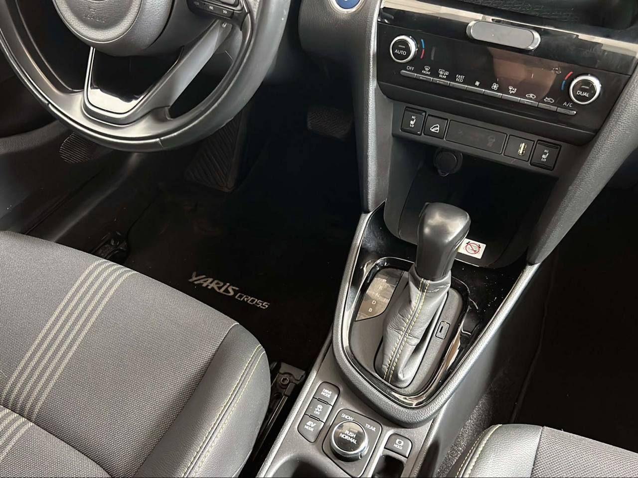 TOYOTA Yaris Cross 1.5 Hybrid 5p. E-CVT AWD-i Adventure - 24