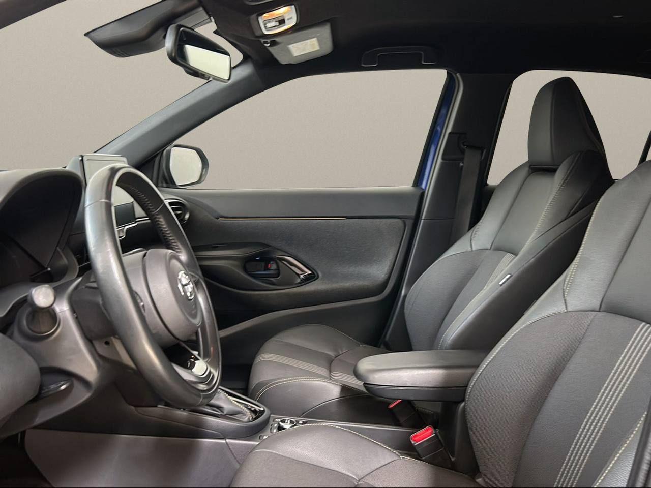 TOYOTA Yaris Cross 1.5 Hybrid 5p. E-CVT AWD-i Adventure - 8