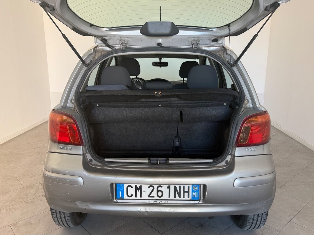 TOYOTA Yaris 1.3i 16V cat 5 porte Sol Blue - 5
