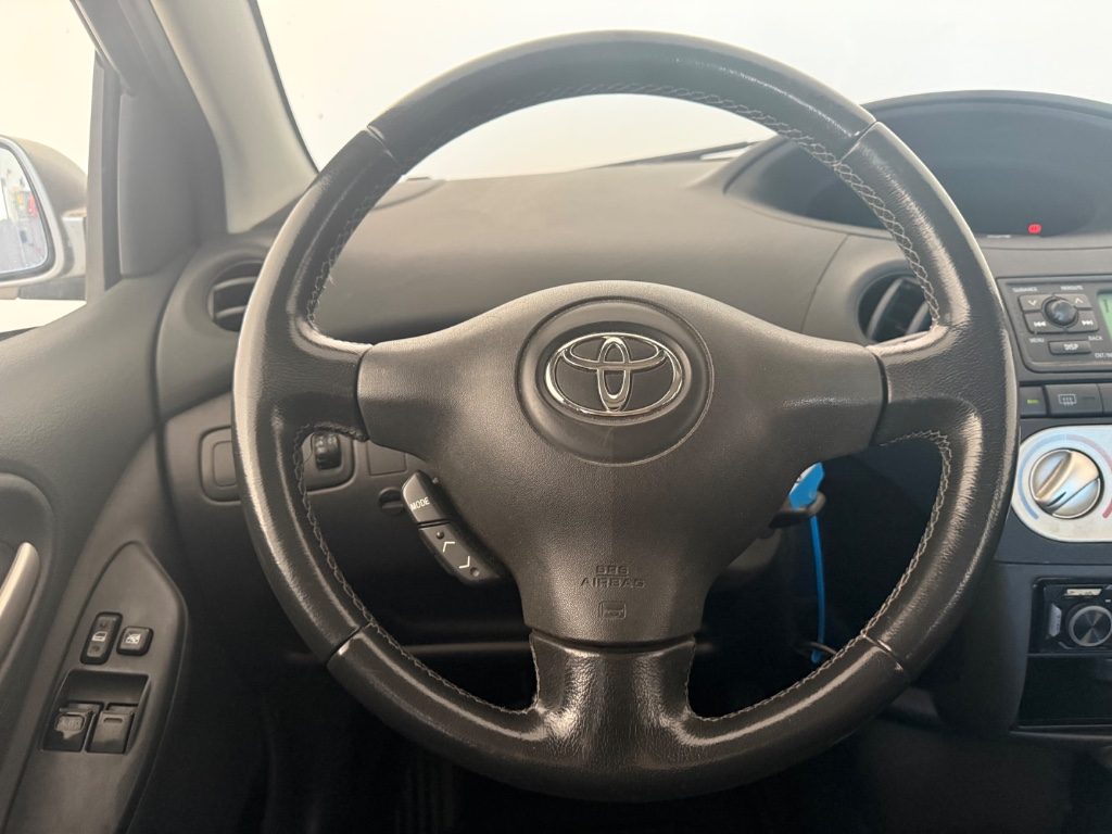 TOYOTA Yaris 1.3i 16V cat 5 porte Sol Blue - 11