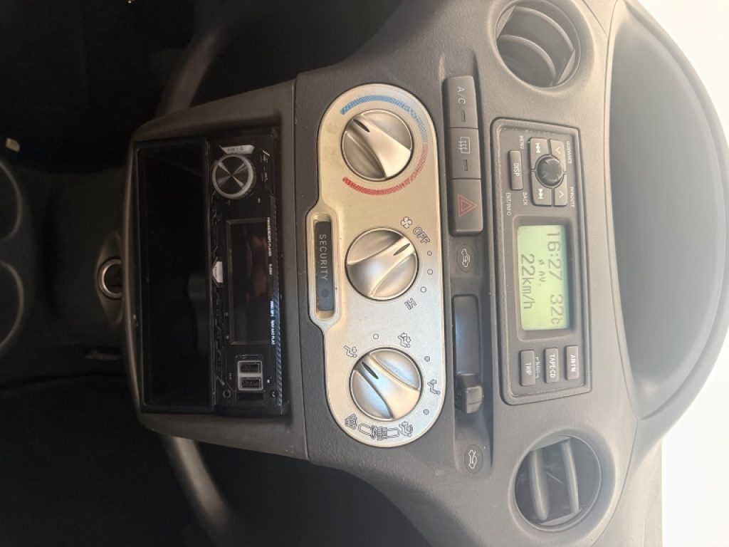 TOYOTA Yaris 1.3i 16V cat 5 porte Sol Blue - 12