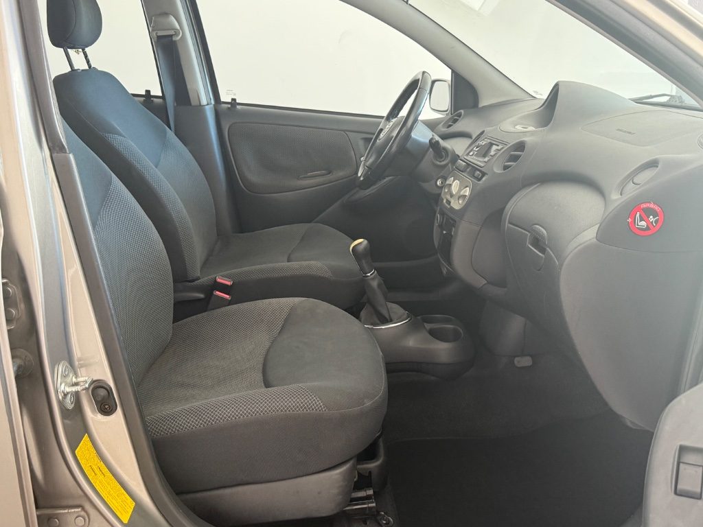 TOYOTA Yaris 1.3i 16V cat 5 porte Sol Blue - 16