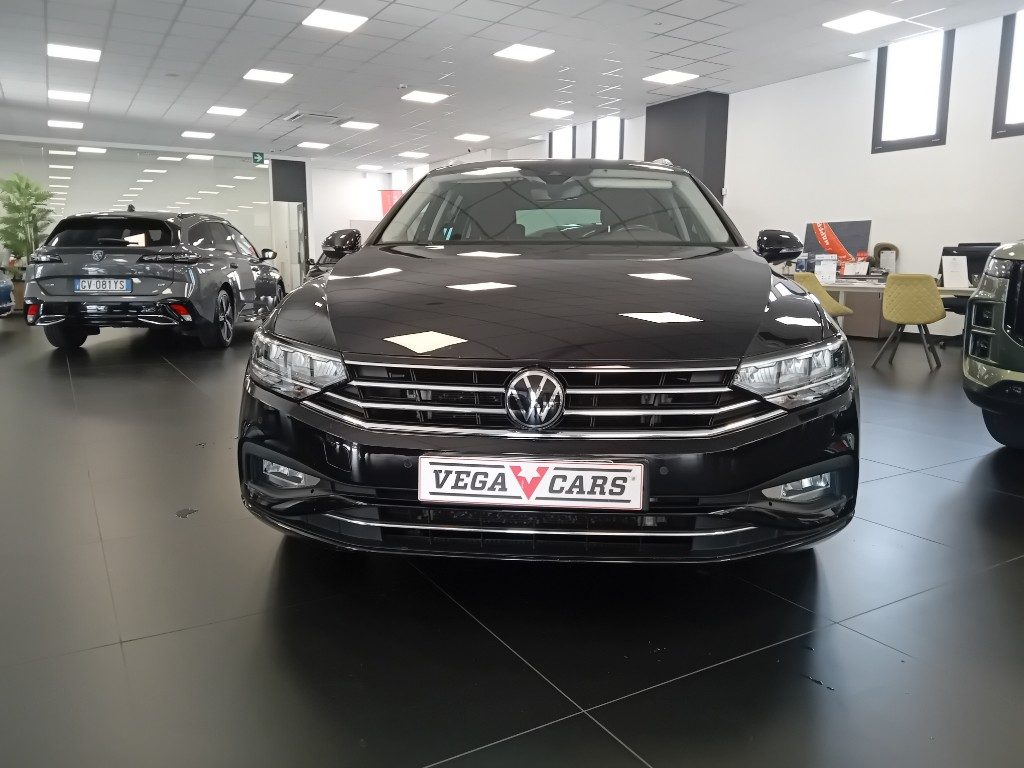 Clicca per ingrandire Passat Variant - 2.0 TDI SCR EVO DSG Business