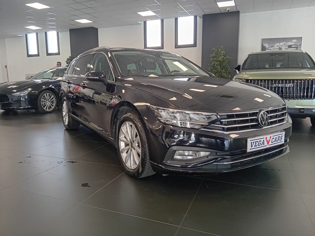 Clicca per ingrandire Passat Variant - 2.0 TDI SCR EVO DSG Business