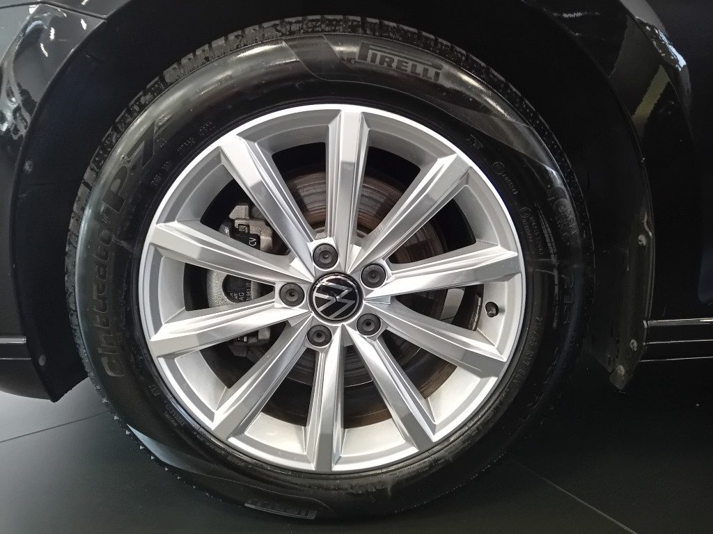Clicca per ingrandire Passat Variant - 2.0 TDI SCR EVO DSG Business