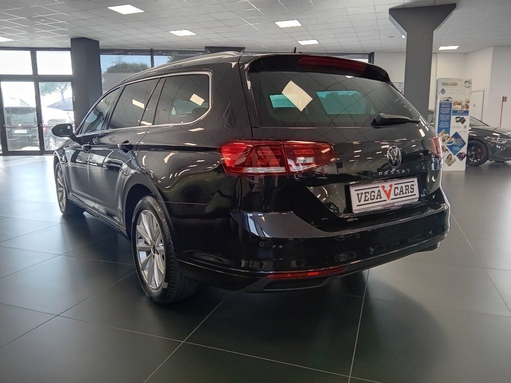 Clicca per ingrandire Passat Variant - 2.0 TDI SCR EVO DSG Business
