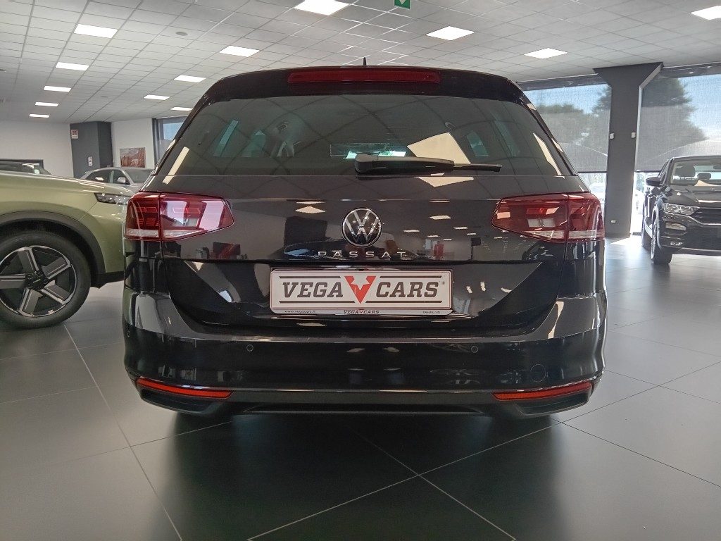 Clicca per ingrandire Passat Variant - 2.0 TDI SCR EVO DSG Business