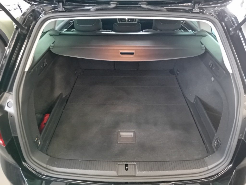Clicca per ingrandire Passat Variant - 2.0 TDI SCR EVO DSG Business
