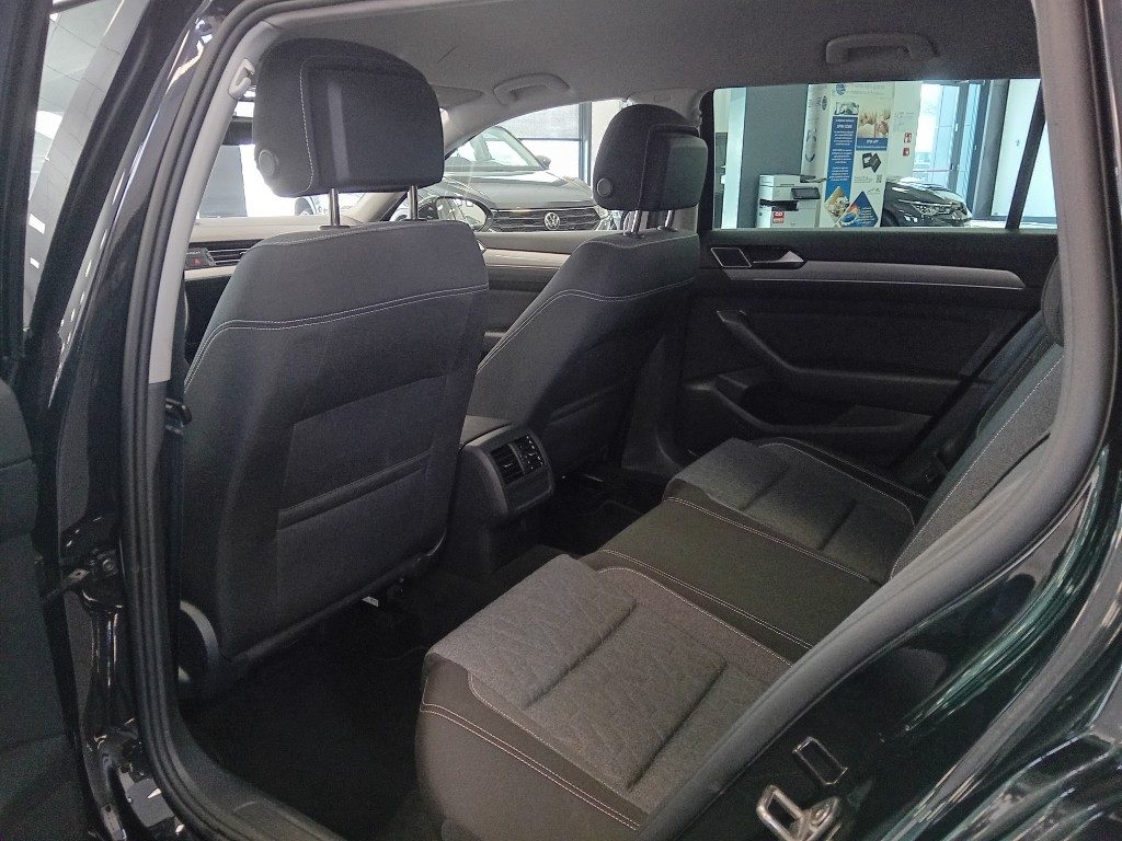 Clicca per ingrandire Passat Variant - 2.0 TDI SCR EVO DSG Business