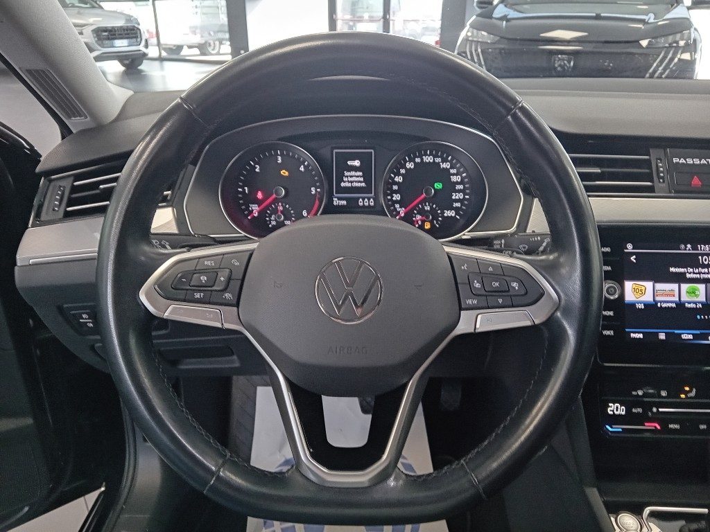 Clicca per ingrandire Passat Variant - 2.0 TDI SCR EVO DSG Business