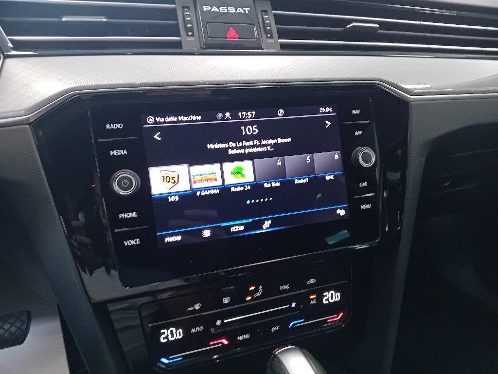 Clicca per ingrandire Passat Variant - 2.0 TDI SCR EVO DSG Business