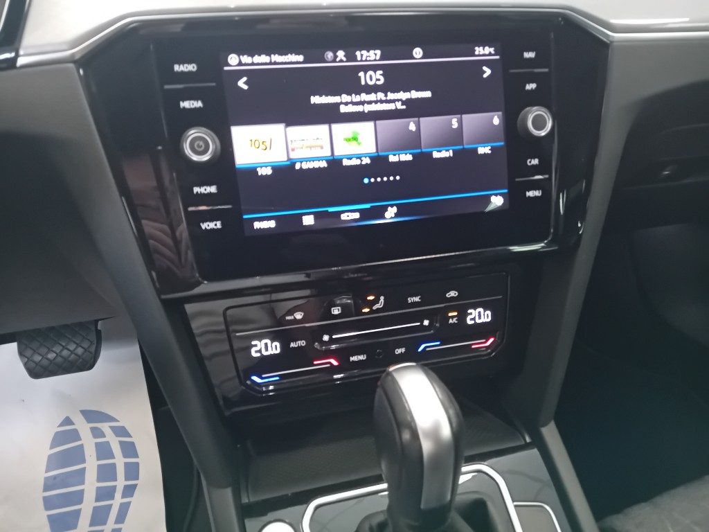Clicca per ingrandire Passat Variant - 2.0 TDI SCR EVO DSG Business
