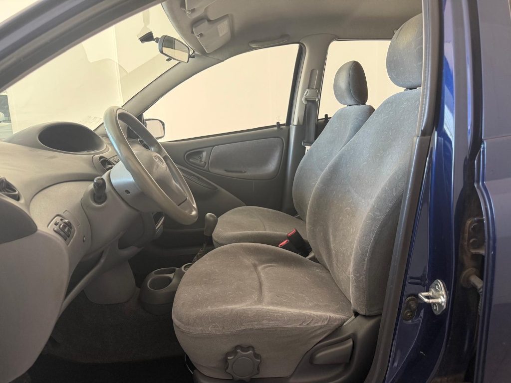 TOYOTA Yaris 1.0i 16V cat 5 porte - 8