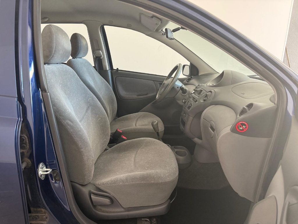 TOYOTA Yaris 1.0i 16V cat 5 porte - 9