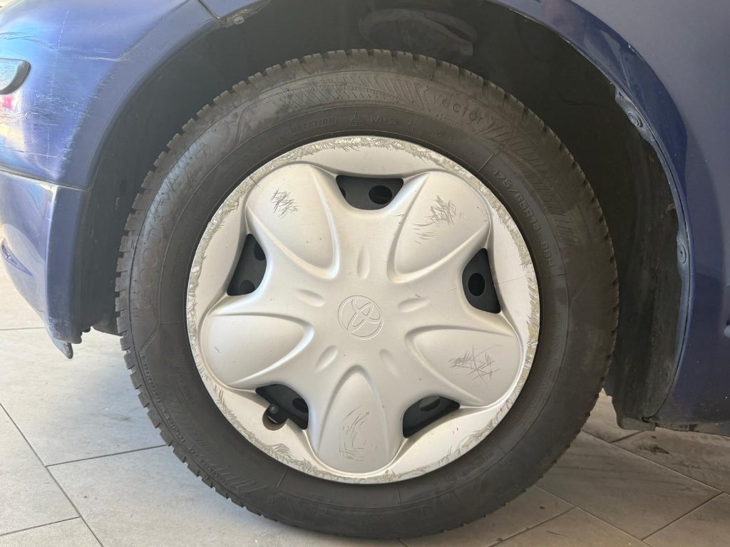 TOYOTA Yaris 1.0i 16V cat 5 porte - 12